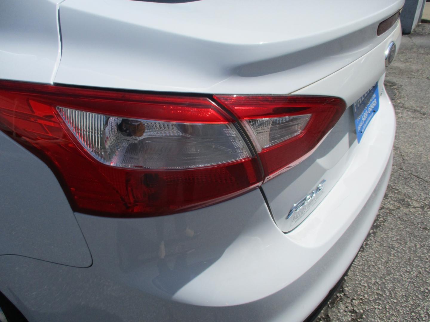 2014 WHITE Ford Focus SE Sedan (1FADP3F28EL) with an 2.0L L4 DOHC 16V engine, located at 540a Delsea Drive, Sewell, NJ, 08080, (856) 589-6888, 39.752560, -75.111206 - Photo#4